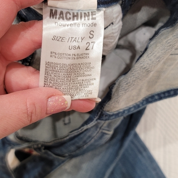 Machine size small distressed overalls. 29" inseam. Like new pre-owned condition - Picture 5 of 13